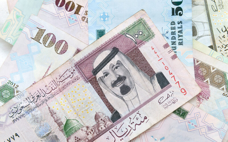 أسباب ارتفاع سعر الريال السعودي في السوق السوداء